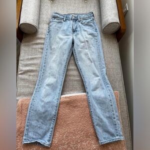Light wash madewell women’s jeans, size 24, fit is ‘the perfect vintage fit’.